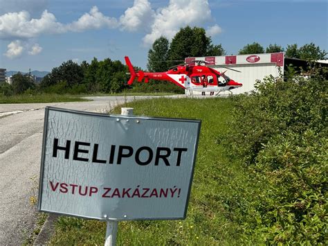 Ľudia v kontaktnom centre hľadajúci pomoc