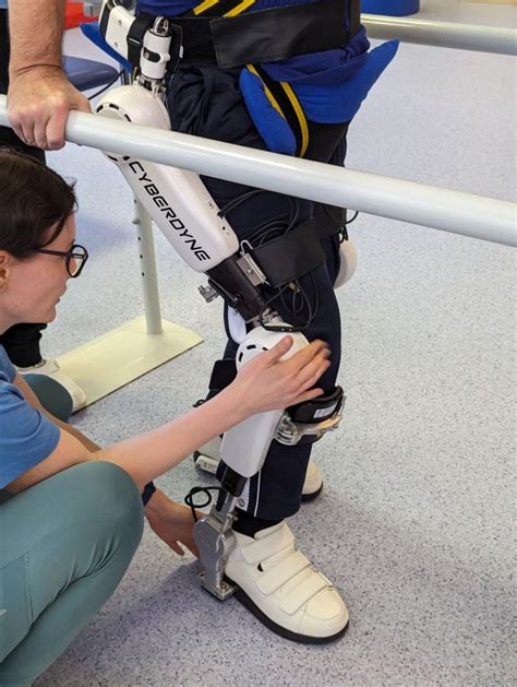 Pacient cvičiaci s robotickým zariadením ArmeoSpring