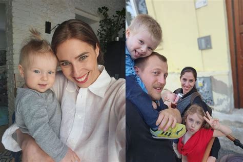 Fotografia usmievavej opatrovateľky hrajúcej sa s deťmi