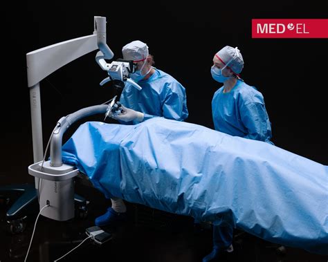 Fotografia zo stretnutia používateľov kochleárnych implantátov na Táľoch