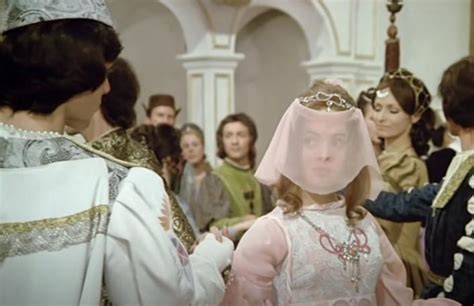 Scéna Heleny Růžičkovej a Pavla Trávnička z rozprávky Tri oriešky pre Popolušku