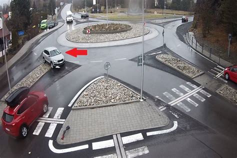 Porovnanie kolíznych bodov na bežnom a turbokruhovom objazde