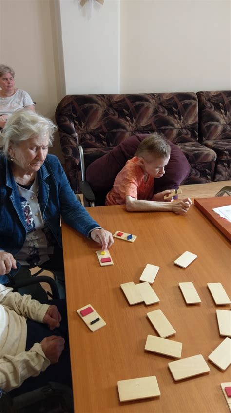 aktívni seniori pri vzdelávacej aktivite