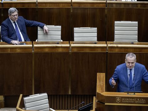 Zasadnutie Národnej rady SR o novele zákona o obecnej polícii