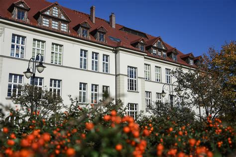 Univerzitné kampusy a budovy