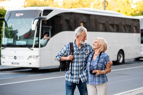 Infografika: Praktické rady pre bezpečné a príjemné cestovanie seniorov
