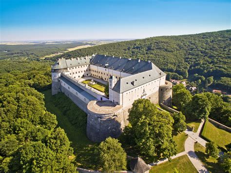 Historické drevené náčinie z Hradu Červený Kameň