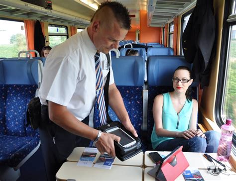 Kontrola cestovných lístkov vo vlaku