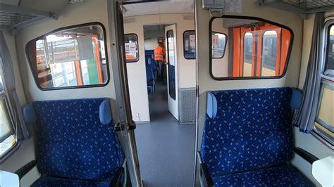 Interiér vlaku ZSSK s miestenkovým systémom