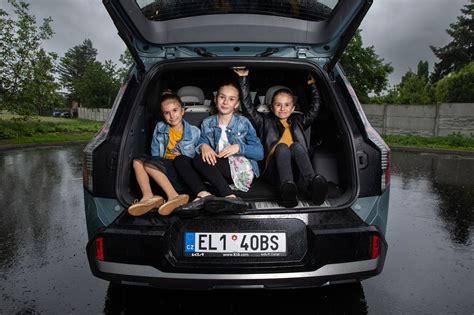 Rodina vyberá auto