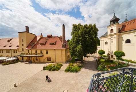 Exteriér Domova Sv. Anny n.o. v Poproči