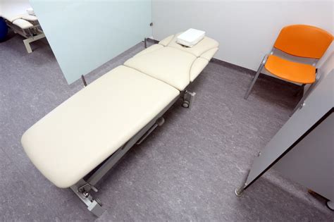 Moderné kúpeľné zariadenie s možnosťami rehabilitácie