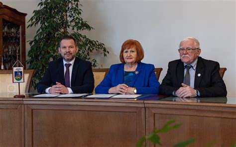 Personál zariadenia FOR REGION pri práci so seniormi