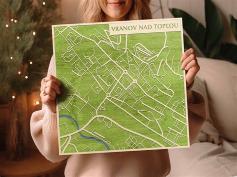 Mapa Vranova nad Topľou s vyznačenými okolitými atrakciami a ubytovacími zariadeniami