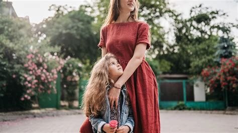 Matka a dieťa, symbolizujúce rodinnú podporu