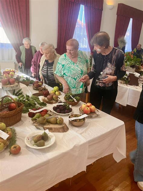 Pohľad na Domov v prírode v obci Obyce obklopený zeleňou