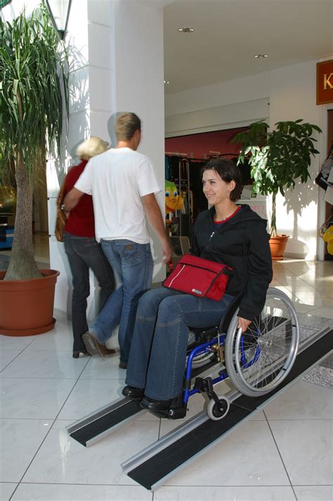 Zdvíhacie zariadenia pre ZŤP a invalidné vozíky