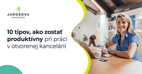 Zamestnanec podpisujúci pracovnú zmluvu v kancelárii