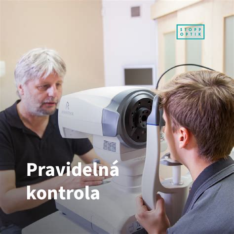 Lekár vykonávajúci kontrolu zraku a sluchu