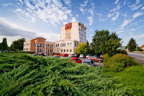 Hotel Prameň Dudince fasáda a okolie