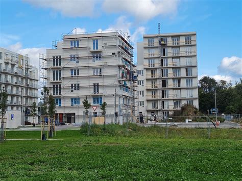 Exteriér budovy CSS Fantázia v Kysuckom Novom Meste s bezbariérovým vstupom do záhrady