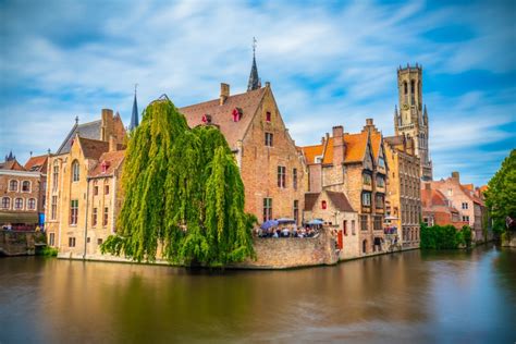 Vodné kanály a historické centrum Bruggy