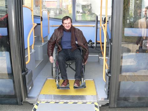 Autobus s označením pre bezbariérový prístup