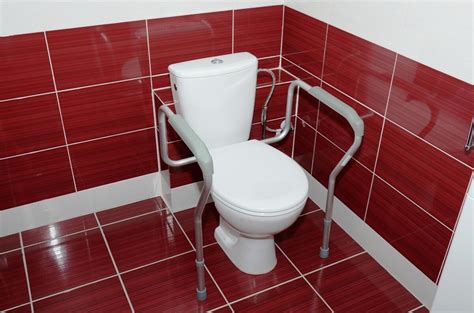 Opora k WC pre bezpečné vstávanie