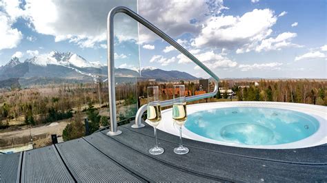 Panoráma Kúpeľov Lučivná s výhľadom na Tatry