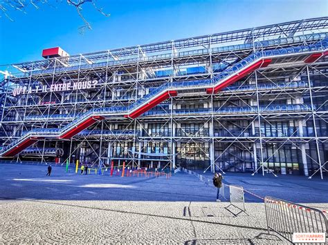 Centre Pompidou s farebnými potrubiami