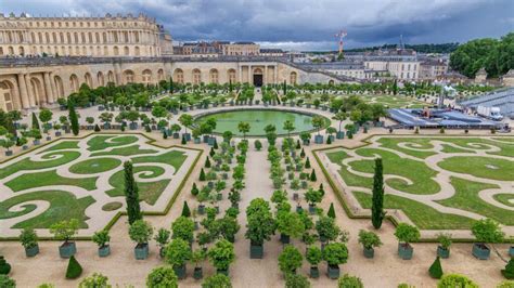Palác vo Versailles a jeho záhrady