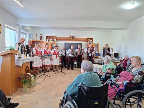 Vstup do Domu seniorov Dolný Ohaj