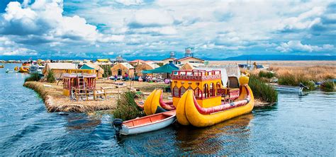 Plávajúce ostrovy Los Uros na jazere Titicaca