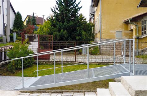 Schematické znázornenie bezbariérového vstupu s rampou