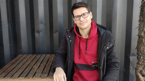 Porovnanie: Osobný asistent vs. Opatrovateľ