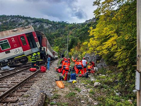Pohľad z vlaku na slovenské hory
