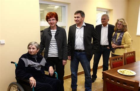 Seniori z Domova pokoja Žofie Bosniakovej pri tvorivých aktivitách