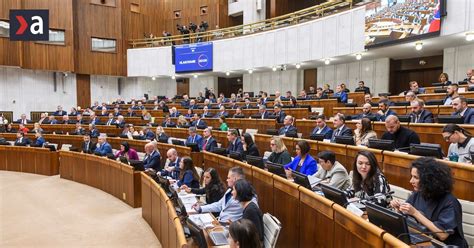 Schéma s faktormi ovplyvňujúcimi adaptáciu seniorov