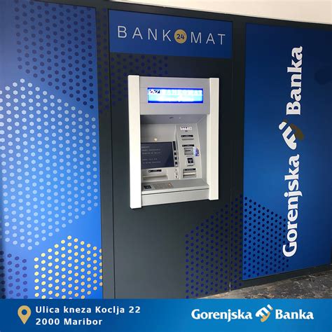 Senior v banke pri bankomate
