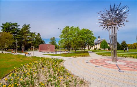 Kúpeľný park v Dudinciach s fontánou