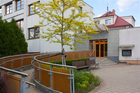 Fotografia bezbariérového vstupu do budovy