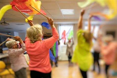 Schematické znázornenie benefitov pohybových aktivít pre seniorov