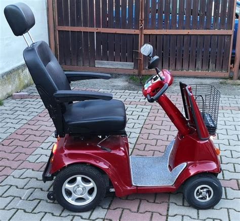 Ilustrácia elektrického vozíka pre seniorov