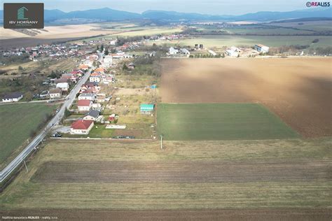 Pohľad na lokalitu Tri vody v Malinove s jazerami