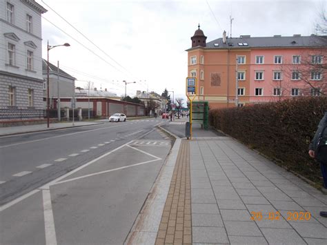 Bezbariérová zastávka MHD s varovnými pásmi