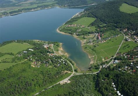 Letecký pohľad na areál Kúpeľov Bojnice a okolitú prírodu