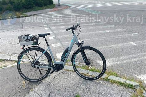 Senior na elektrobicykli Kenzel