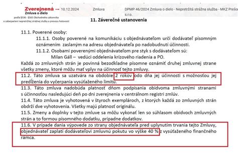 Seniorka podpisujúca zmluvu