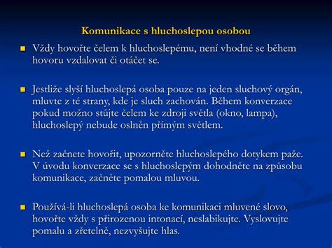Ilustrácia komunikácie s hluchoslepou osobou pomocou hmatu