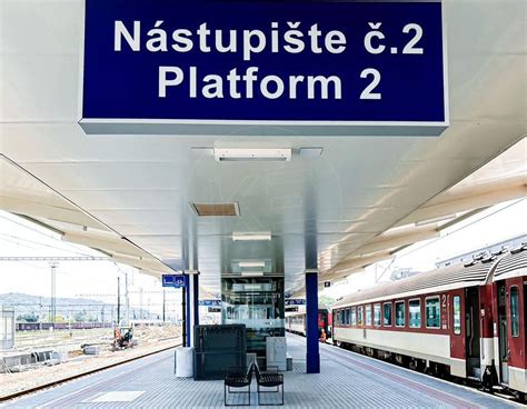 označenie vlaku a nástupišťa